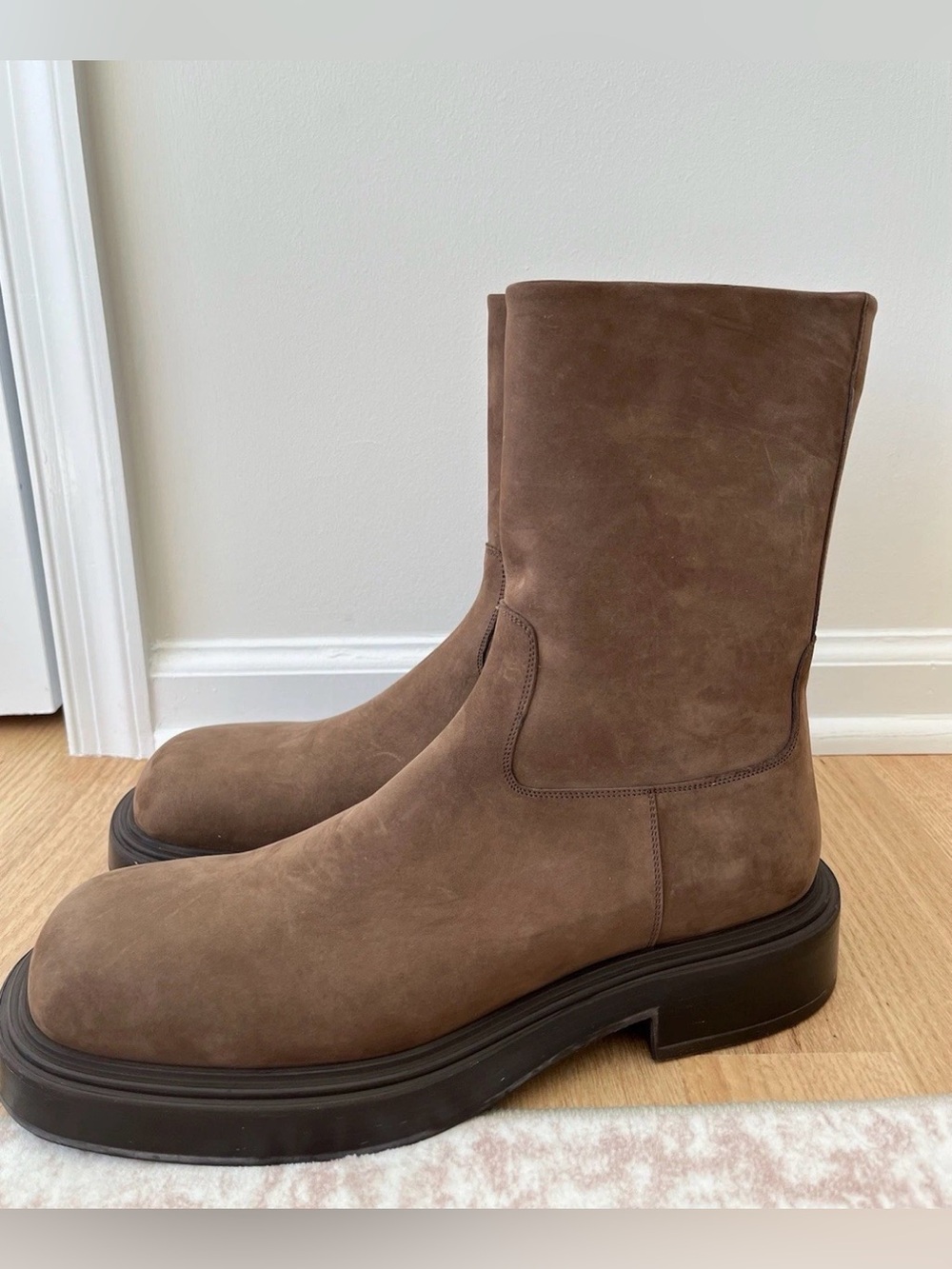 Ferragamo formia sz 10 Men's Brown Suede Mid-Calf Chelsea Boots